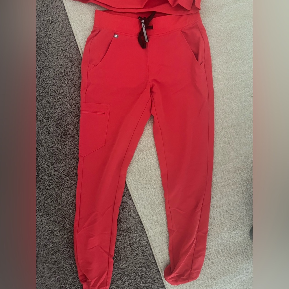 Figs Neon Red